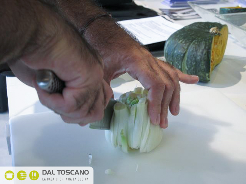 tagliare verdure con coltello