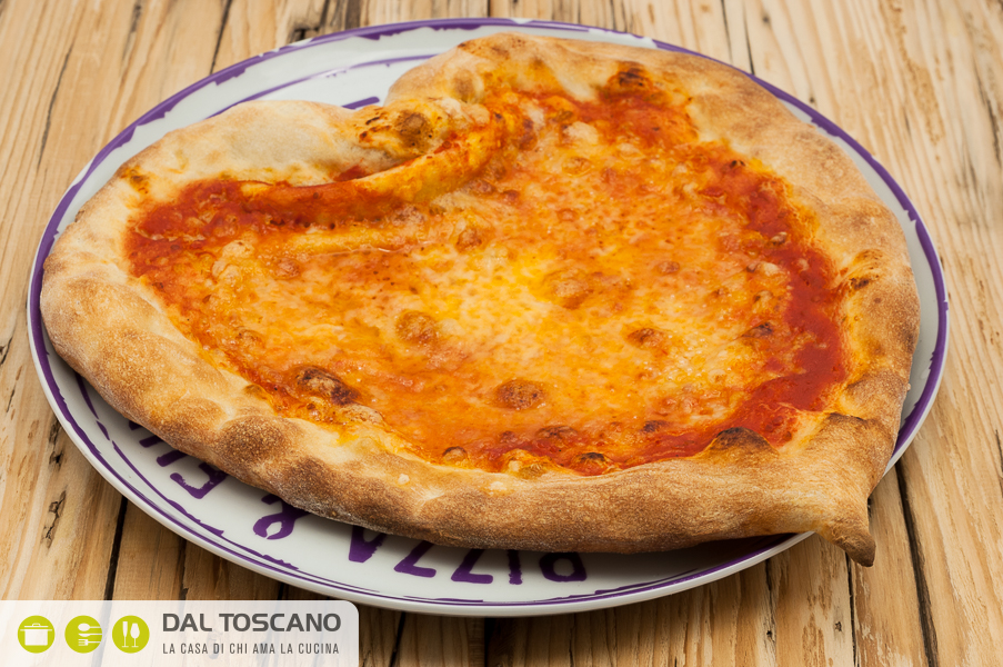 pizza napoletana forma cuore Coracino Mantova